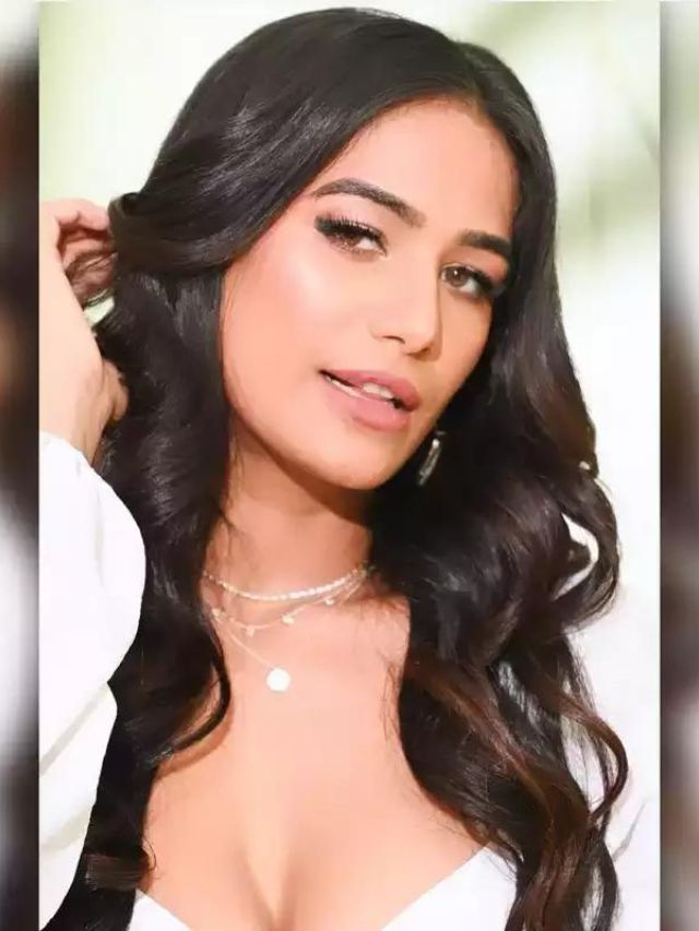 poonam-pandey-actress-is-dead-instagram-post-says-she-died-of-cervical-cance